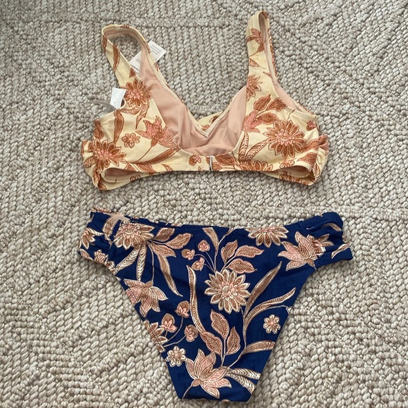 Cupshe | size medium swim suit - Picture 4 of 5